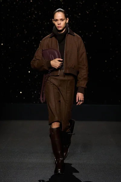 Look 27